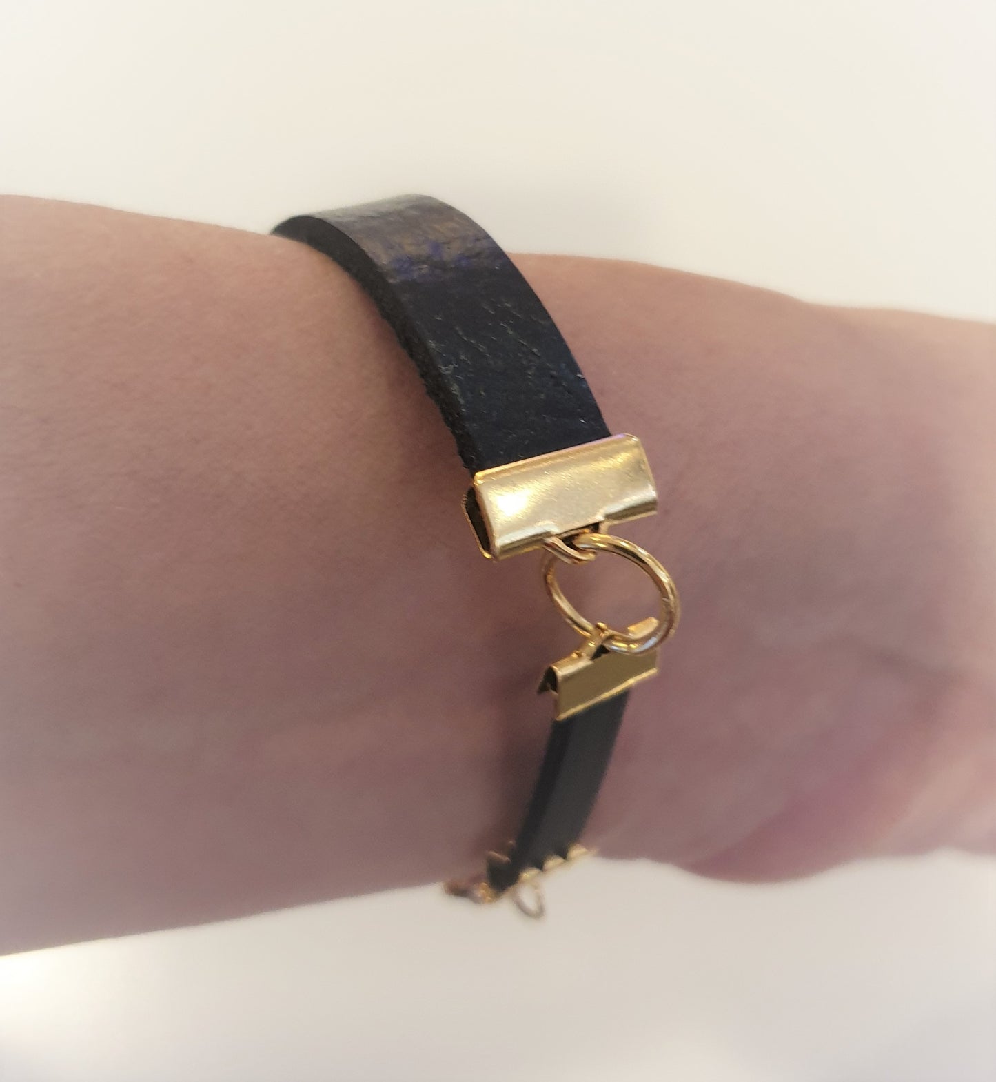 Armbandet Läderbandet