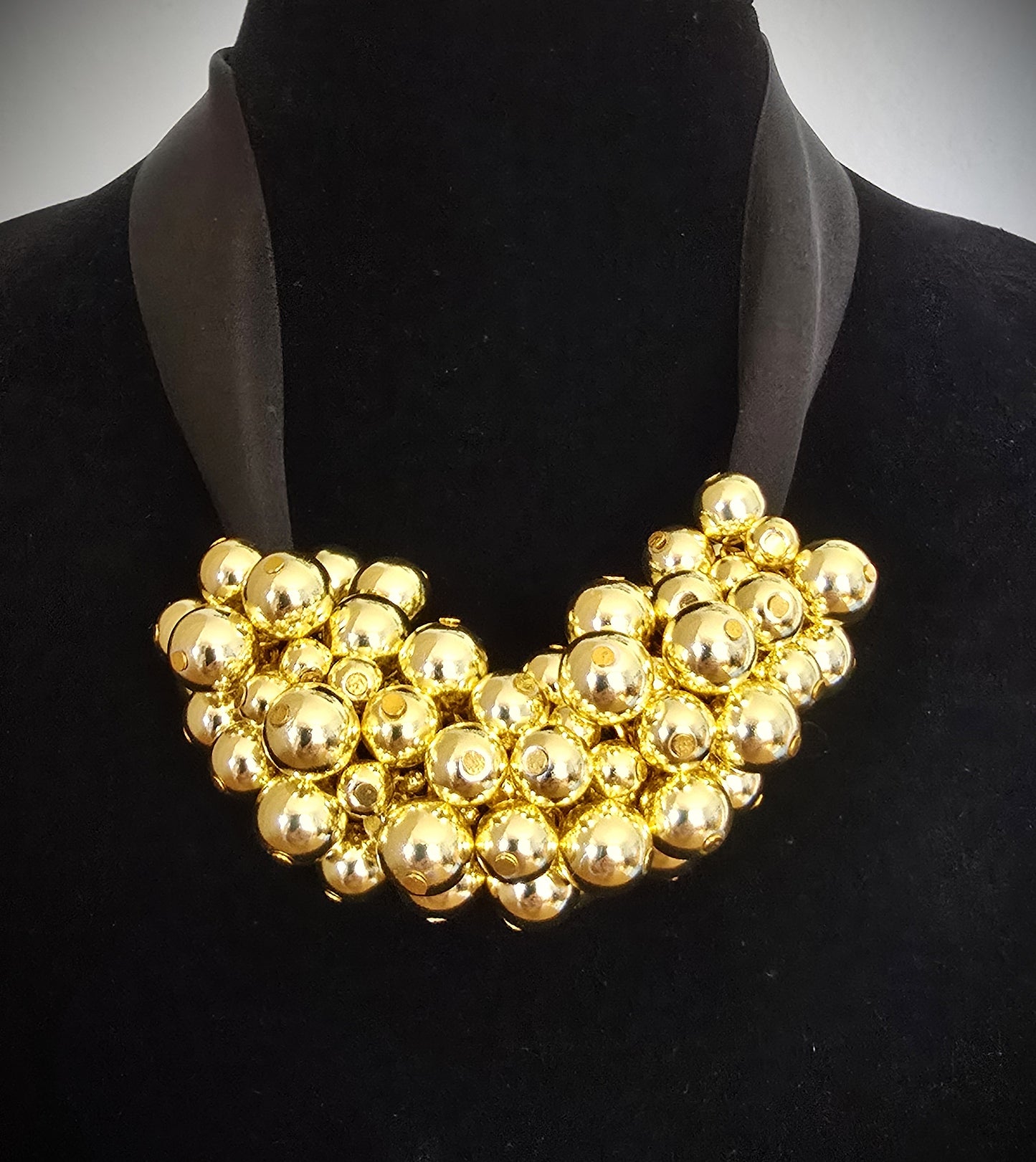 Halsband Guldpärlor