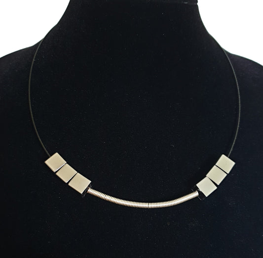 Halsband Silverkub